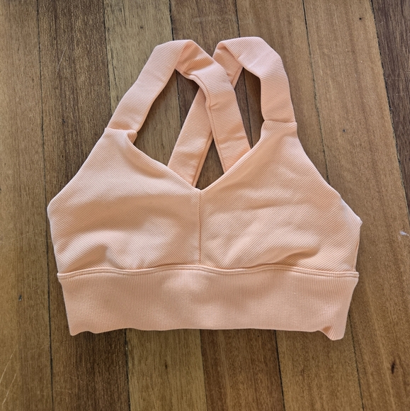 Alo Yoga Cantalope Set - Emulate Bra (med) + High-waist airbrush legging (small) - Picture 2 of 7